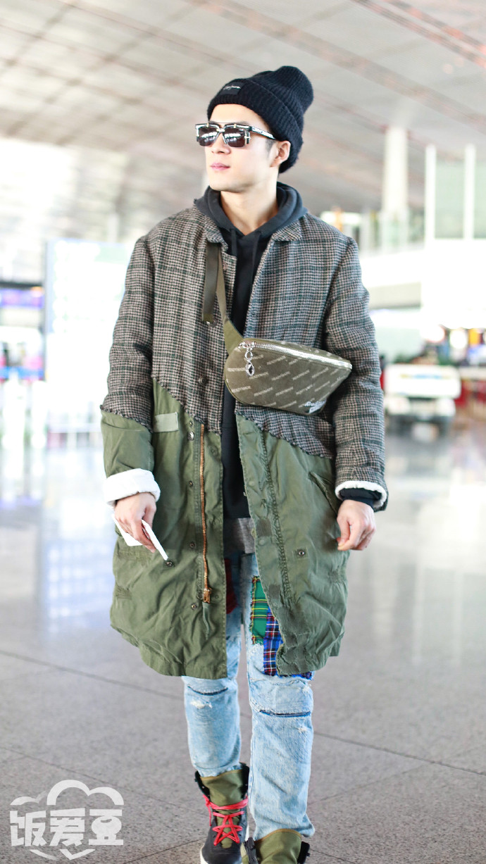 韩东君"五角星鞋带"抢镜!格子衣穿出潮男范,果然还是看脸啊!