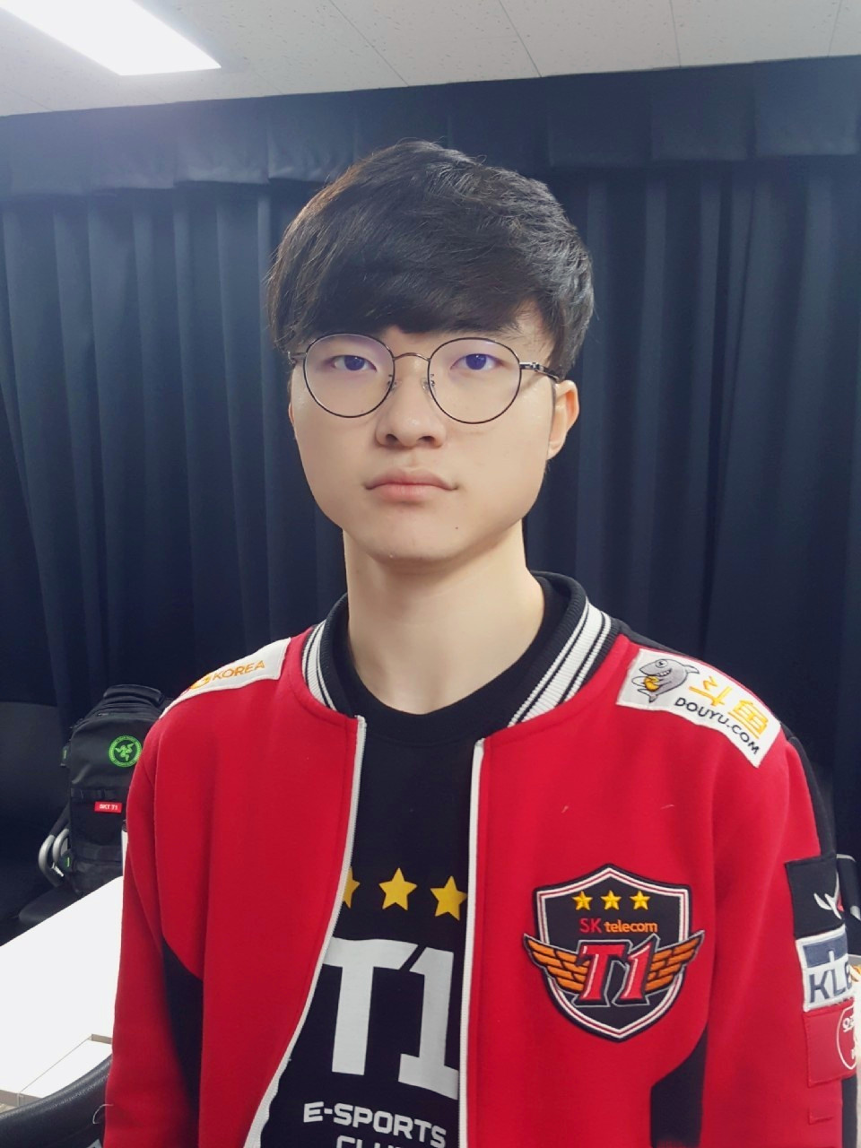 faker的成长史,他是游戏天才少年,更是被人称为"大魔王"