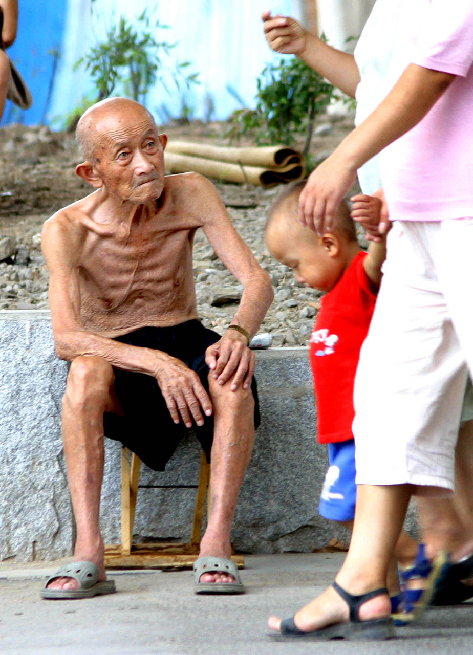 大妈驾老头乐追尾特斯拉碰瓷#   大妈驾老头乐追尾特斯拉,碰瓷还是