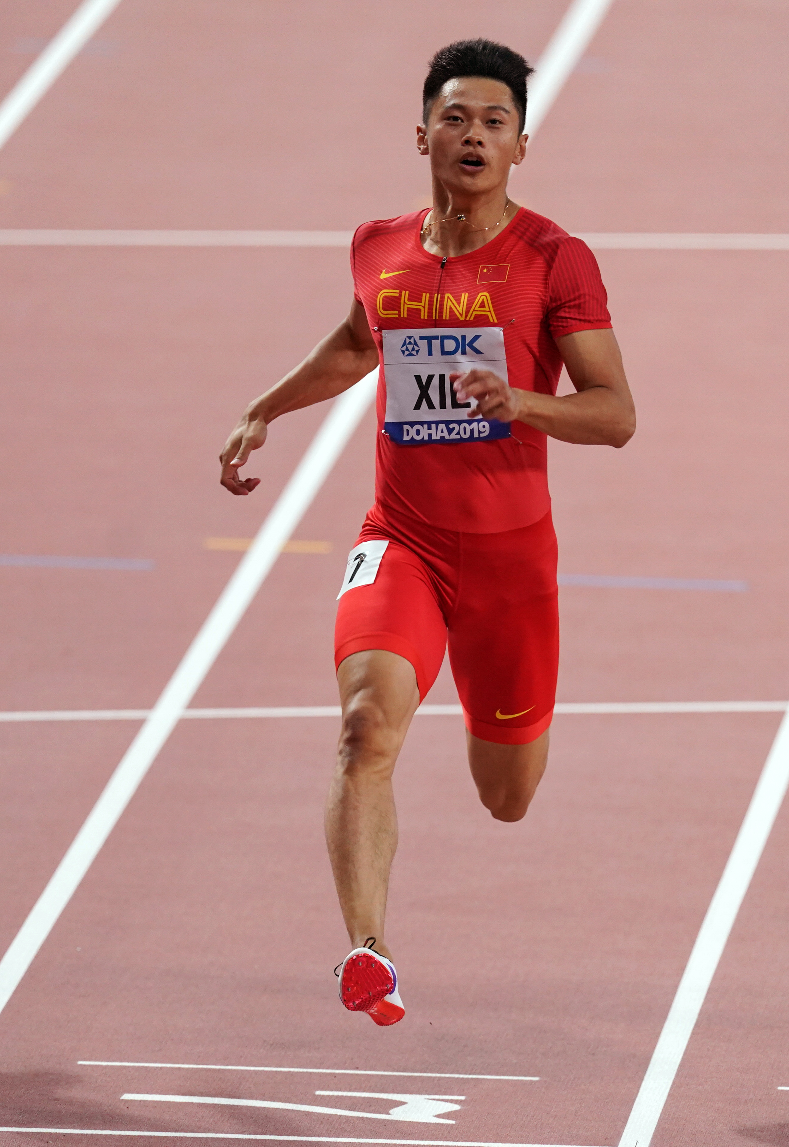 男子100米预赛图片