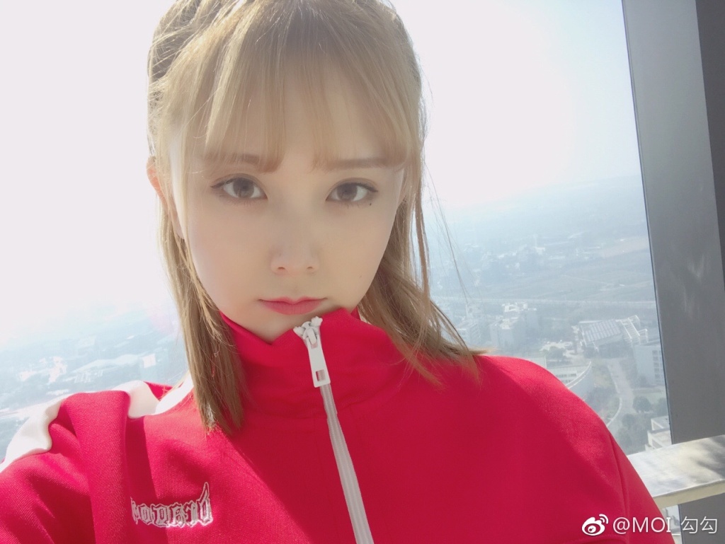 在加油美少女大红的她,在创造101一直被埋没,这次张杰为她庆生