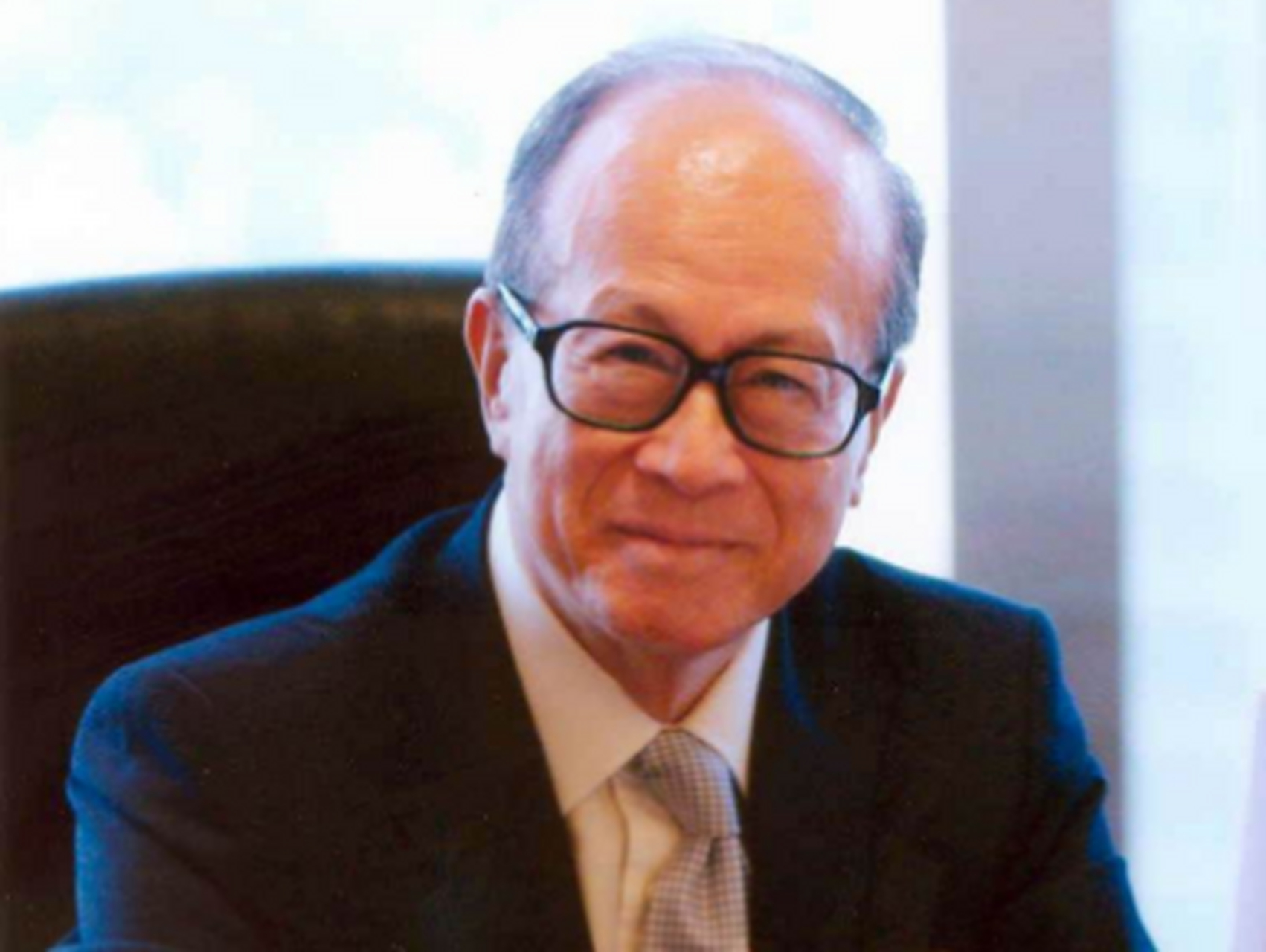 贴脑耳的特征为耳朵紧贴于脑,从正面几乎看不到耳朵,耳形美观且坚挺