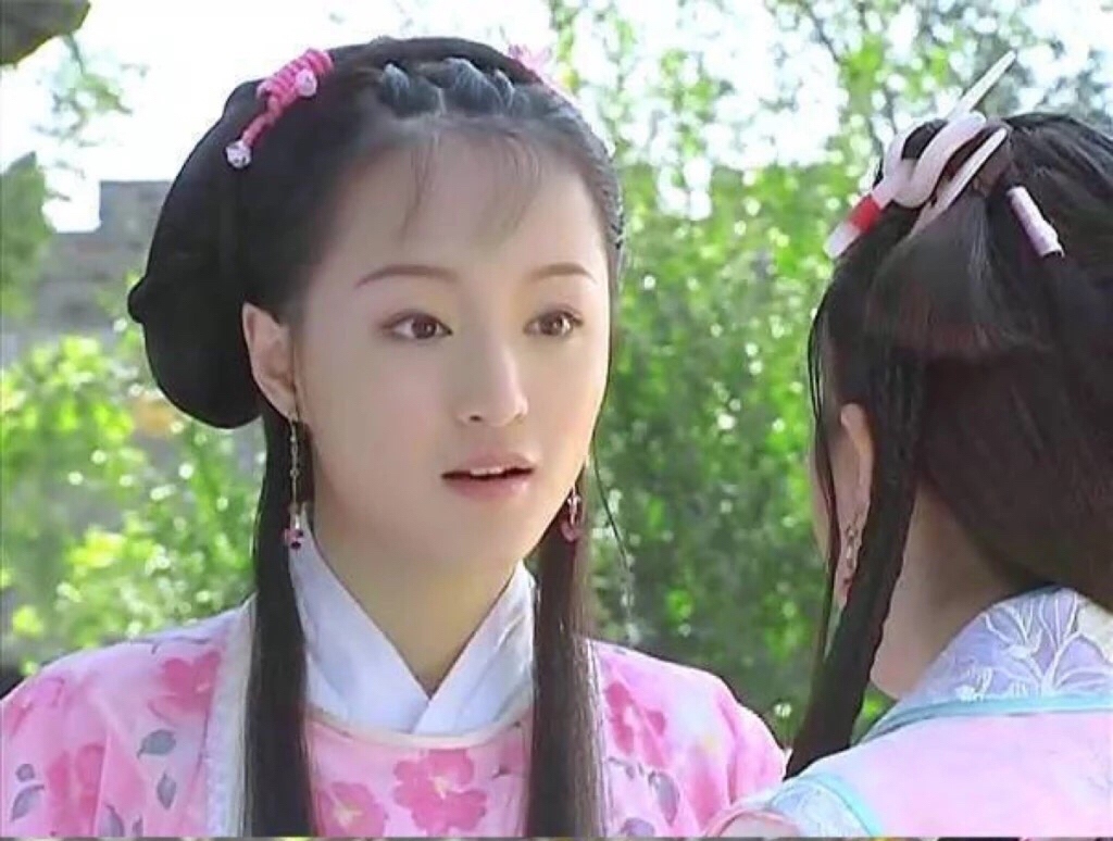 多年出演女配不红的她,在《无敌县令》中一袭白衣却惊艳了无数人