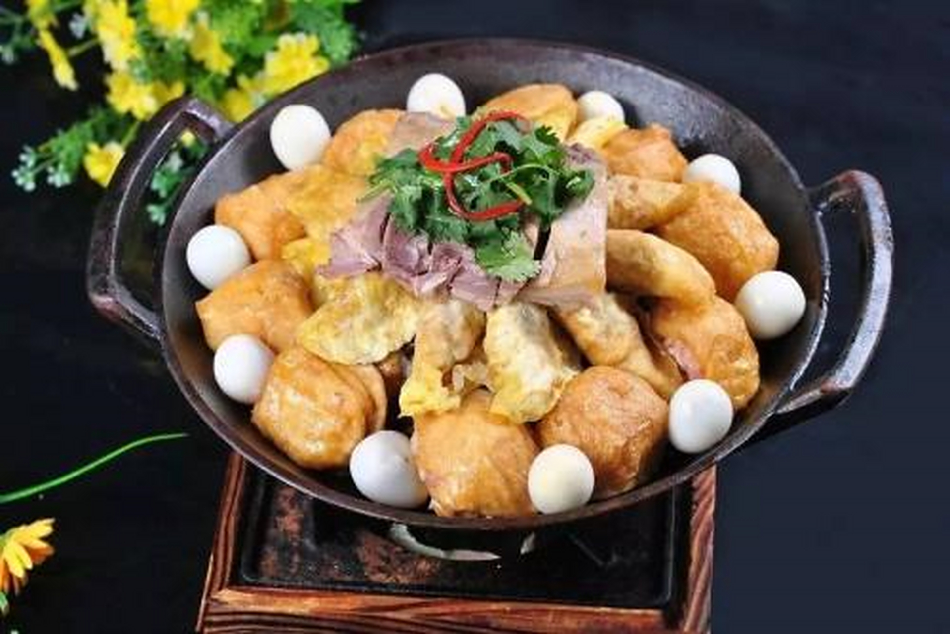 一品锅是徽州山区冬季常吃的汉族传统美食,属于火锅类.