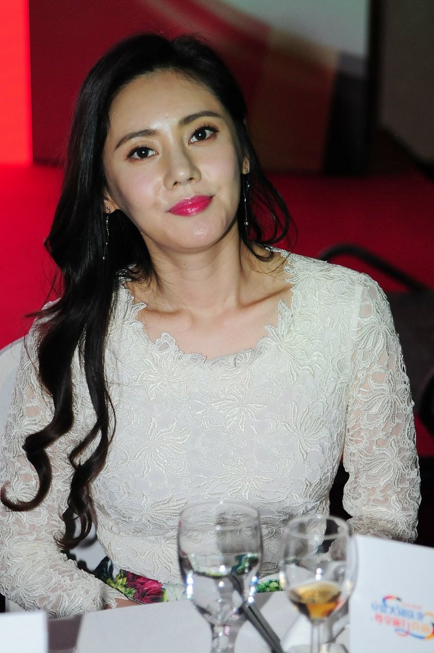 其实上,秋瓷炫看于晓光的眼光已经变了.