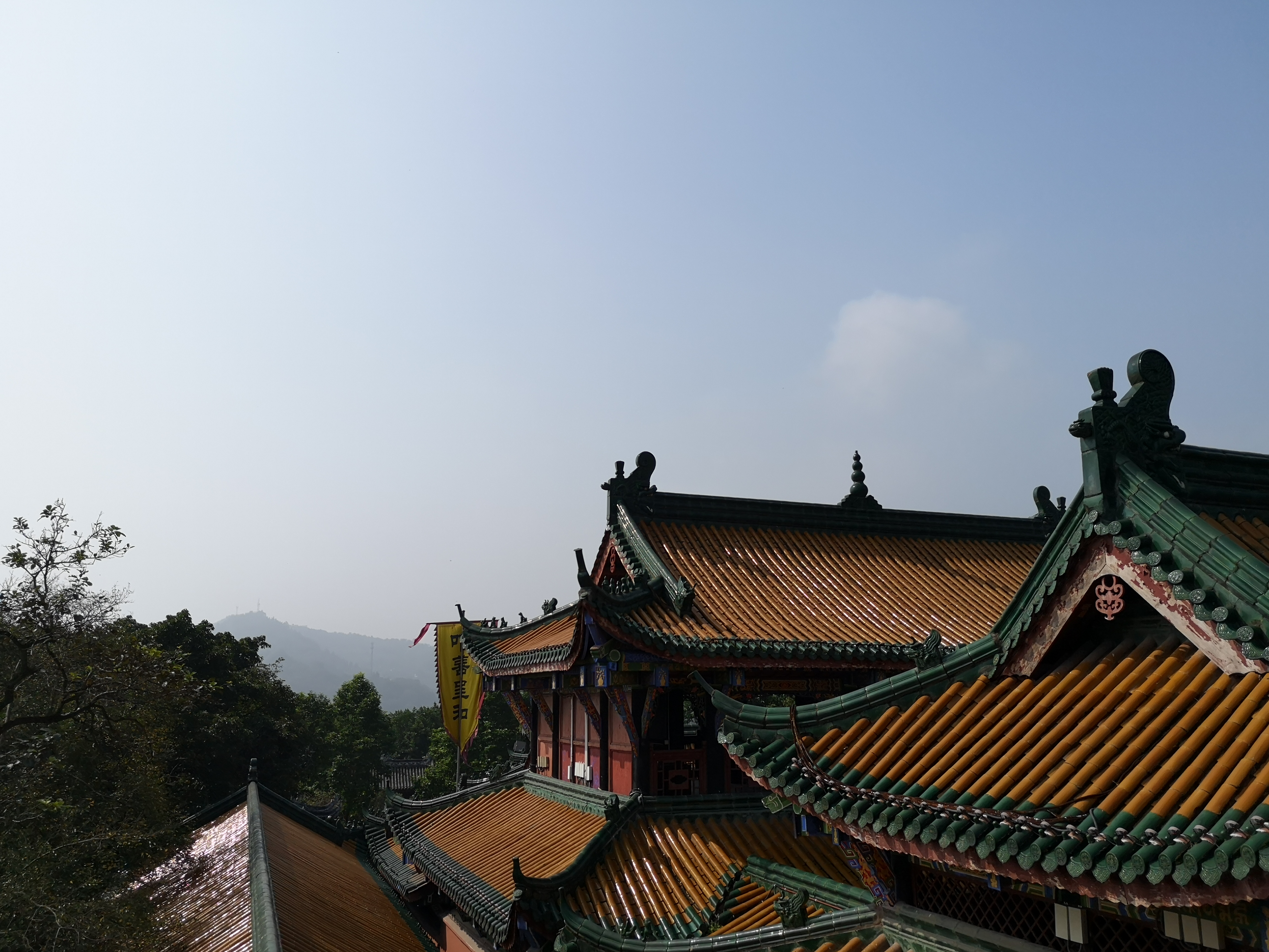 重庆有座丰都古城,号称鬼国幽都,被誉为中国神曲之乡