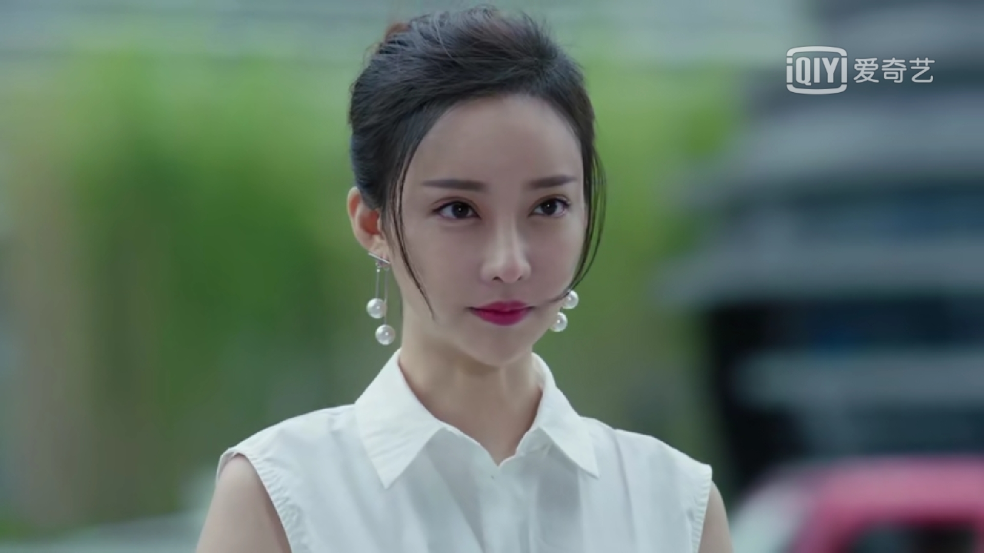 倾城时光女主同穿白色:图1女强人图3小清新,图4霸气十足!
