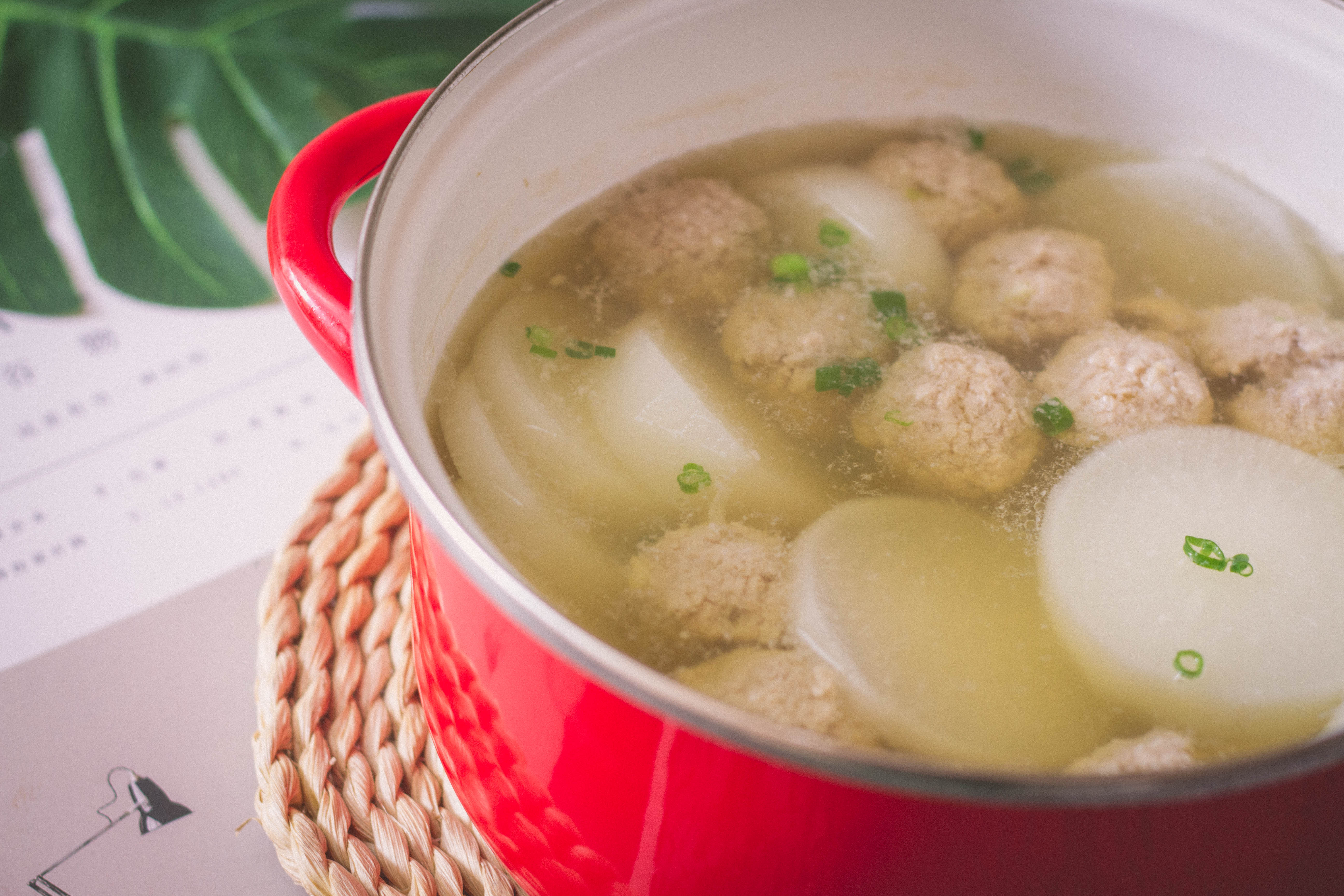 肉丸萝卜汤在这连续降温的天气里,熬上一锅热乎乎喝上一碗多幸福