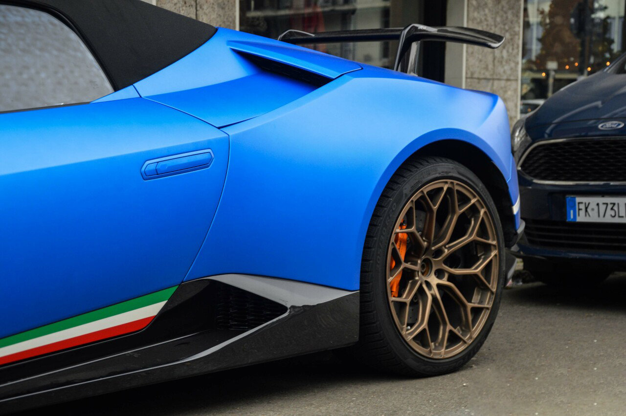 街拍兰博基尼huracán lp640-4 performante,好看的金色轮毂