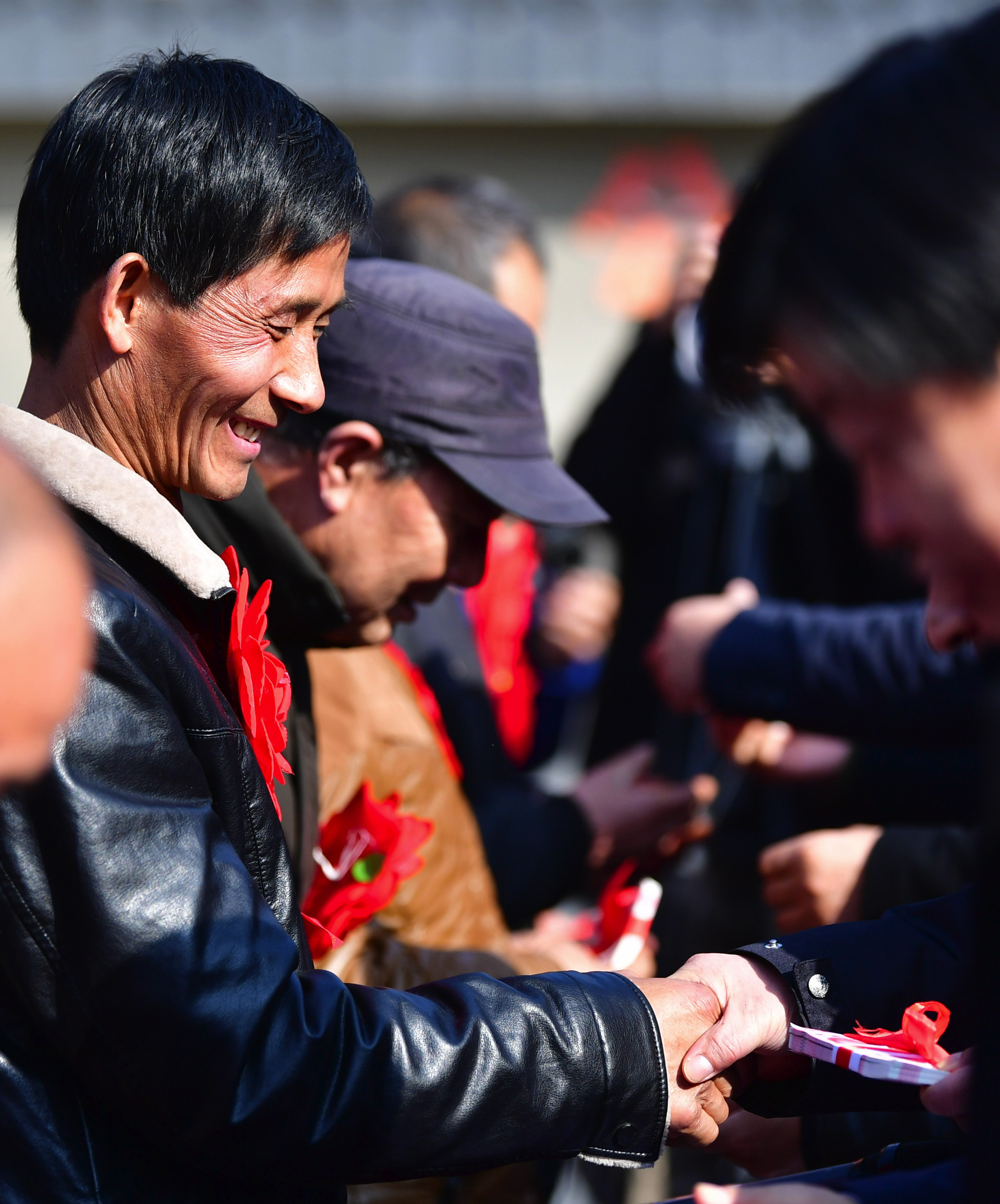 甘肃徽县:年终分红啦!(3)