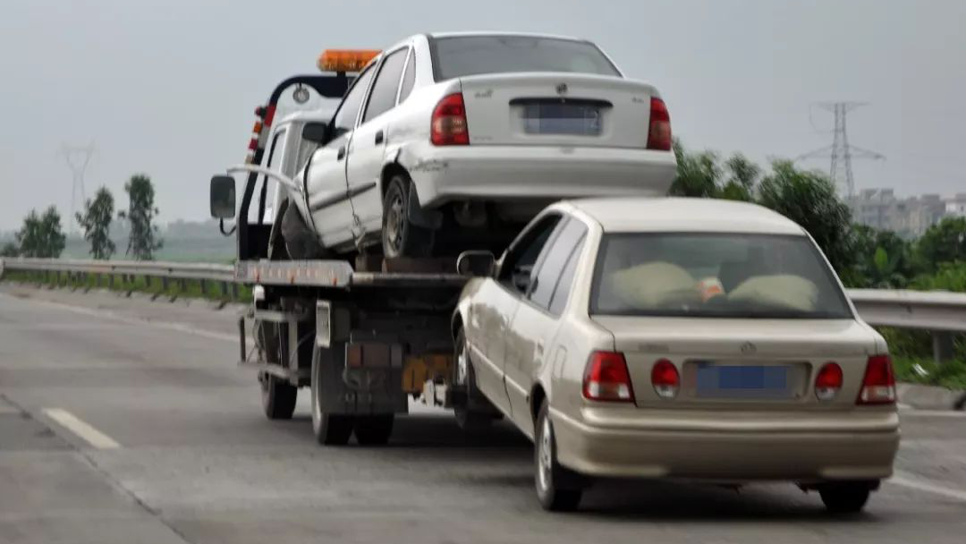 高速路拖車費用高,能不能自行拖車?