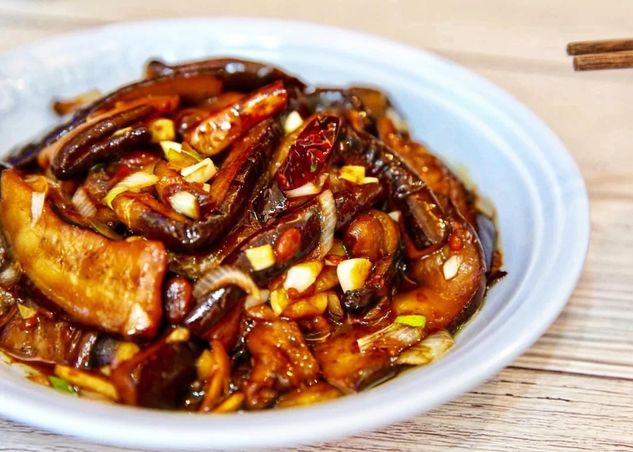 仅需5个步骤,让你轻轻掌握"酱烧茄子",芡汁辣口,茄肉柔糯