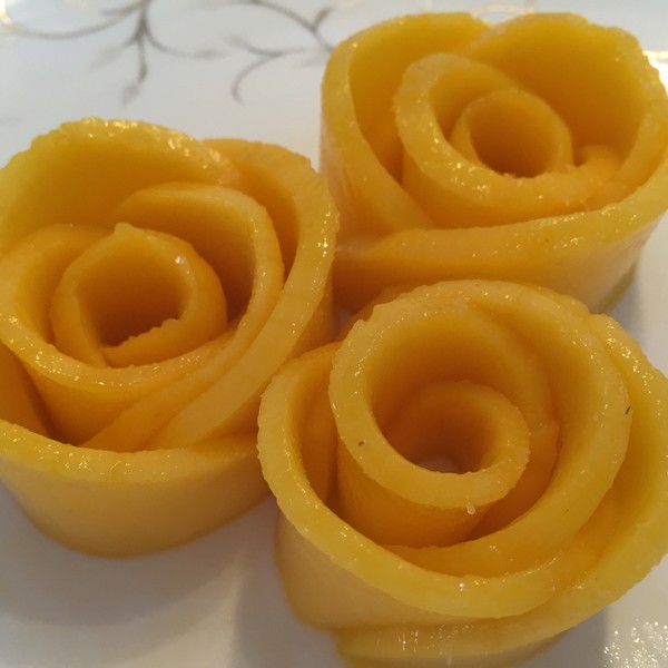 米其林大厨把芒果雕成花,中国厨师用"它"回怼,没对比没伤害