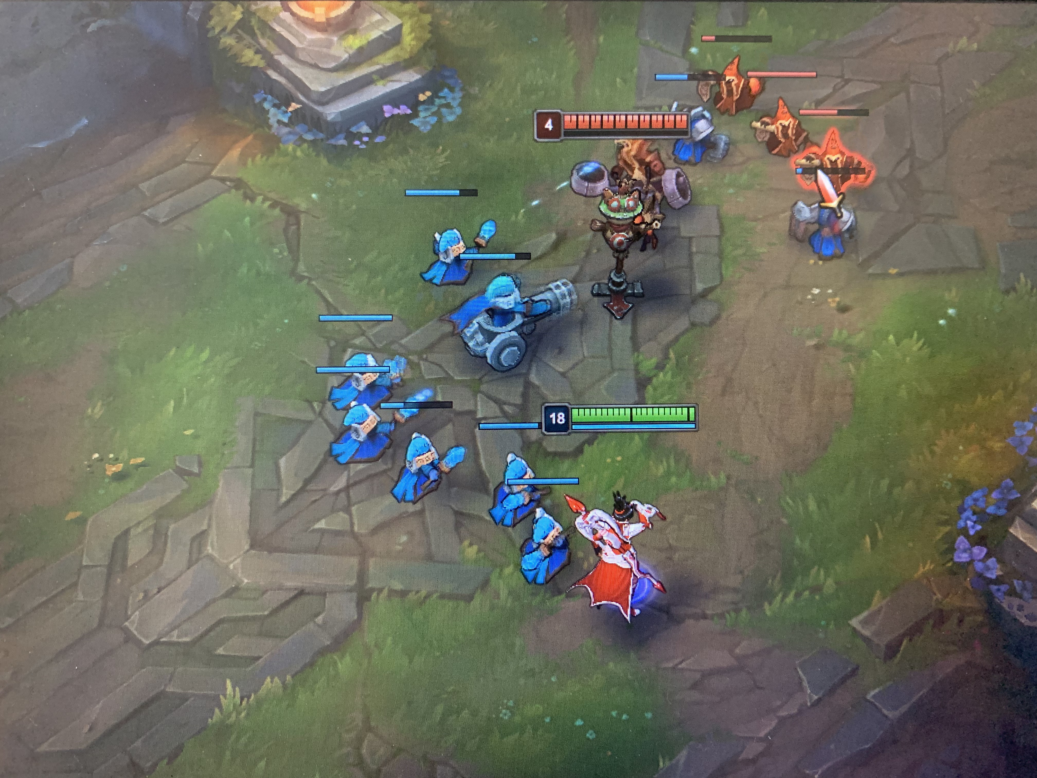 英雄联盟:对线团战小技巧,学会此招再无a小兵的失误