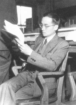 他是清华教授,蒙冤入狱妻子改嫁梁思成,绝望下留一字条投湖自尽