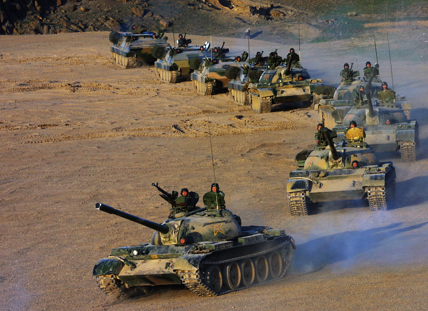 真正的现代化作战!无人机作为"先锋"开路,地空同步歼灭敌军