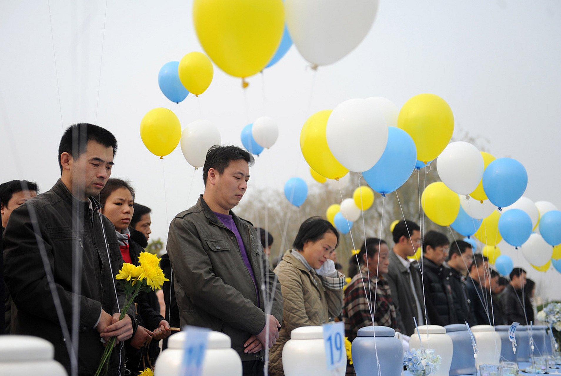 气球葬礼#  气球葬礼:以气球升腾,缅怀逝者,敬意和美好的邂逅  阅那