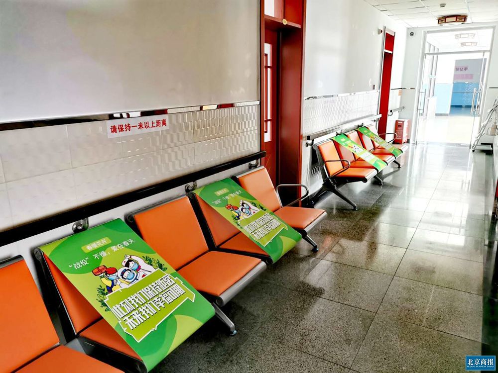 怀柔庙城公共场所"间隔就座"成风景线