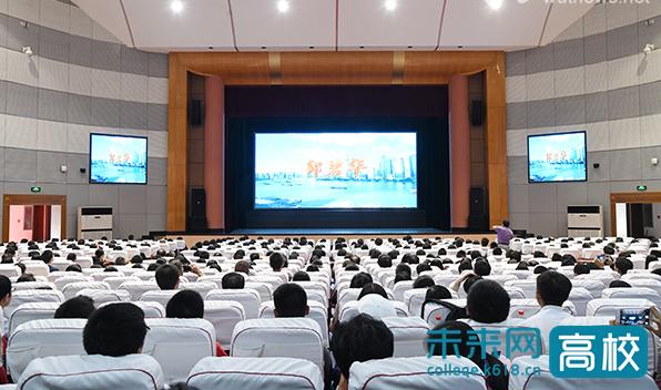 武汉理工大学组织党员师生观看电影《邹碧华》