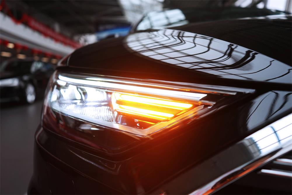 到底应该提前多久打转向灯,很多司机傻傻分不清,这才是正确做法