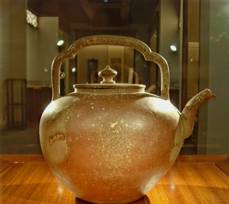 明嘉靖十二年(1533年),吴经提梁壶(柿蒂纹提梁壶)