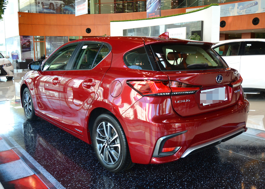 雷克萨斯ct-200h f sport单色,设计简洁得体,外观比较潮流