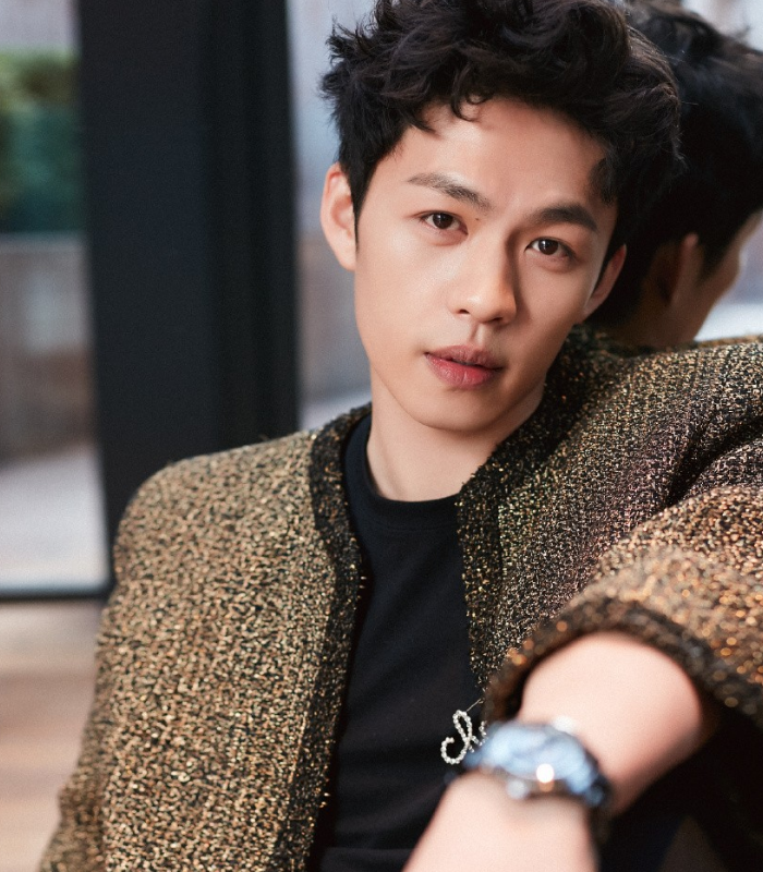 李鸿其时尚复古风帅气图片,尽显暖男气息