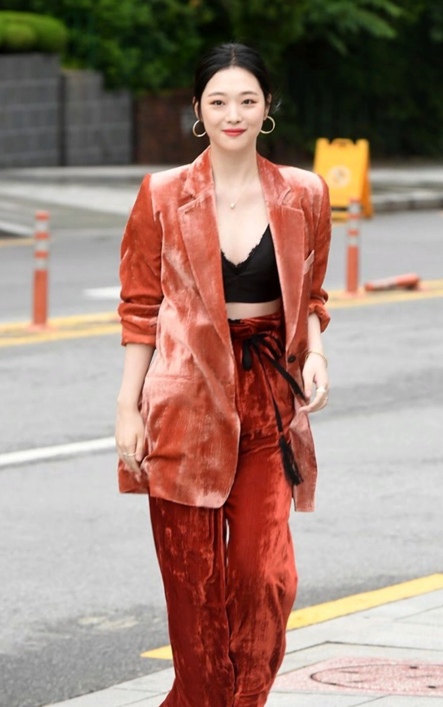 崔雪莉:穿衣时尚又可爱的美丽姑娘!