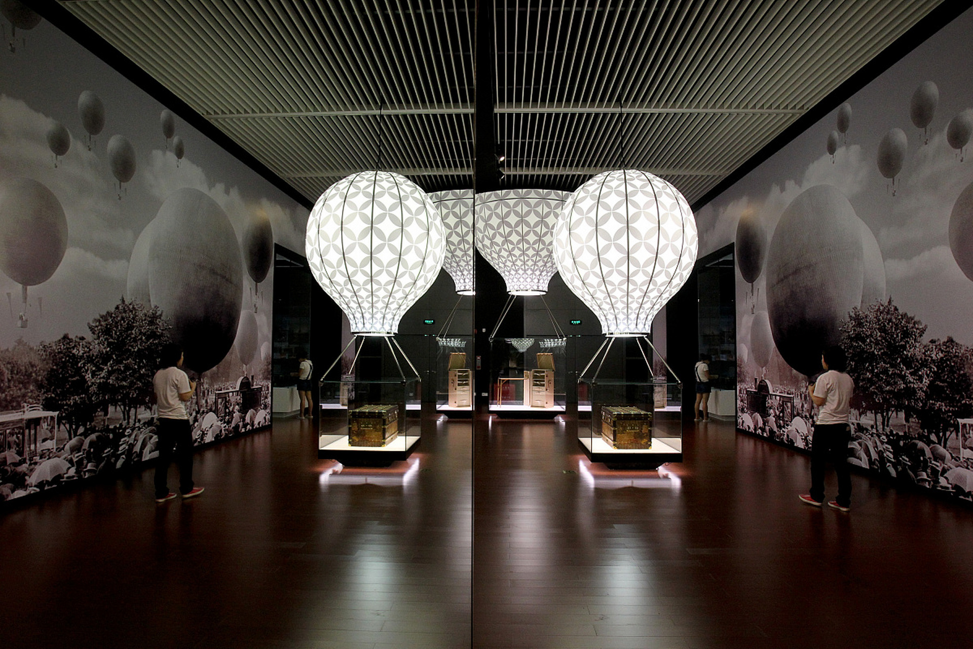 嬉行记# 上海玻璃博物馆由来已久,其历史源远流长,自然是受到当地