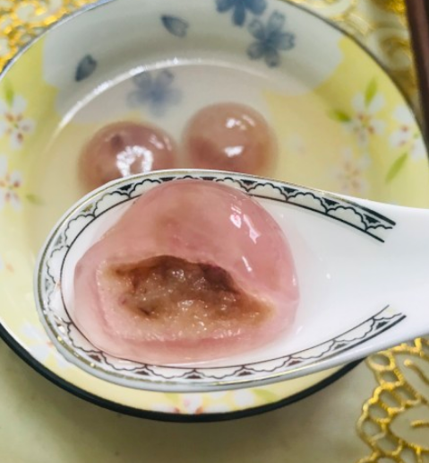 还有玫瑰花汤圆,这粉色的汤圆有没有击中你的少女心呢?