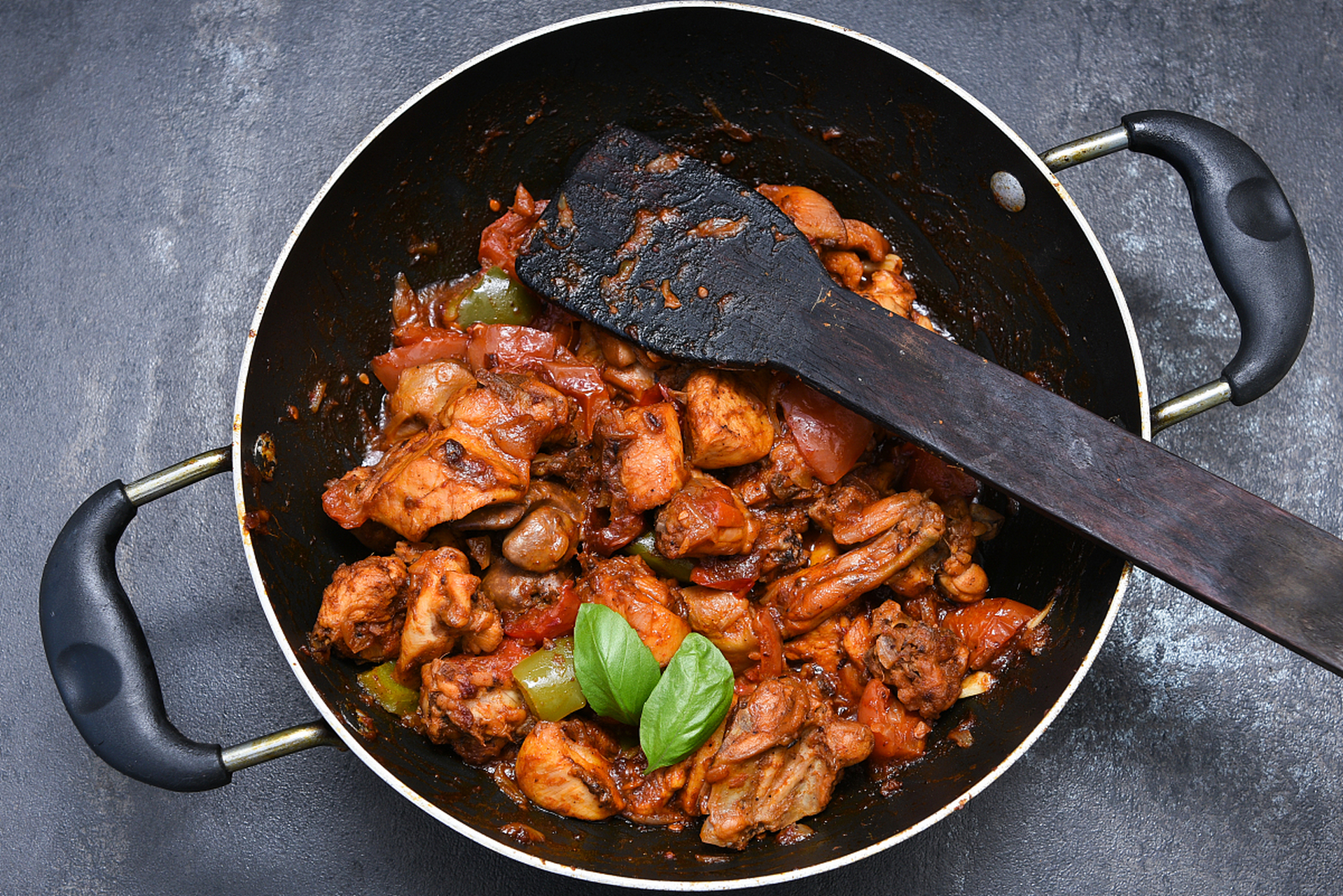 每日家常菜:干锅鸡 95  简介:      干锅鸡92是一道色香味俱佳的