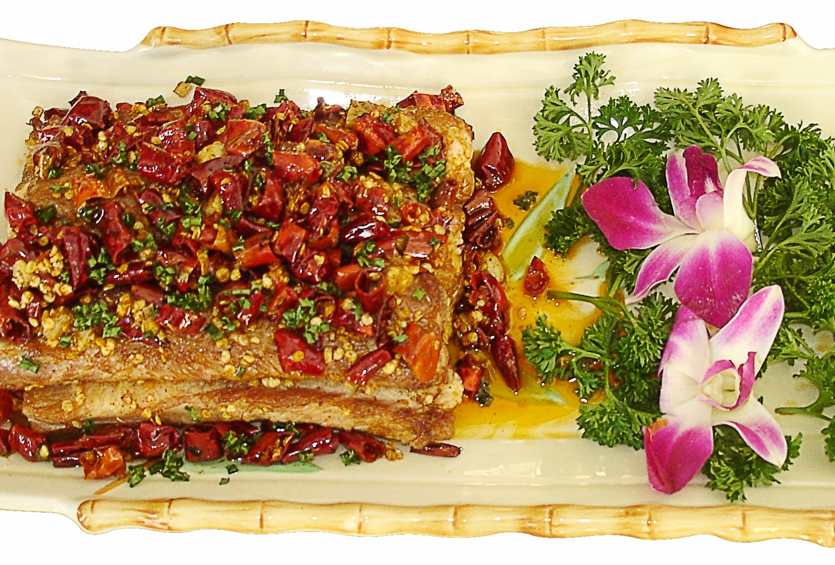 食材主要有原味排骨,辅料:油辣椒,黄豆酱,油泼辣子,调料:蒜泥,姜末