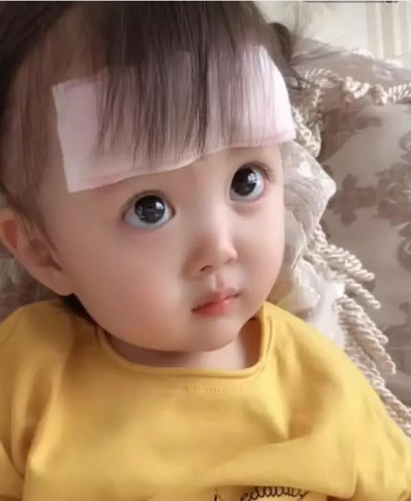 抖音"大眼萌娃"火了,看到这双眼睛,网友:又想骗我生孩子