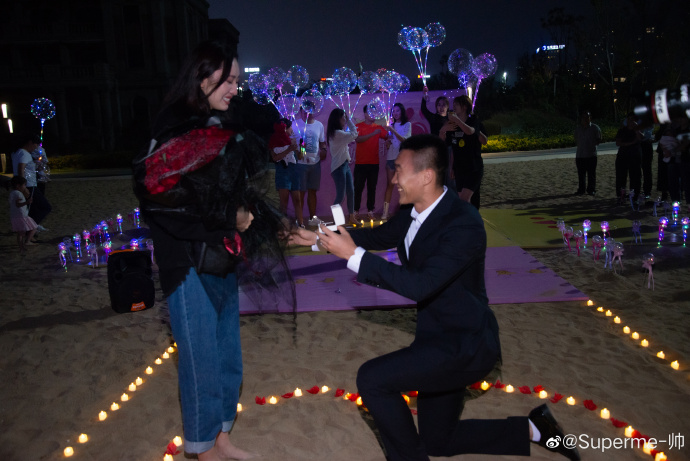 鲁能刘军帅今日和女友领证!妻子身材高挑像杨幂,颜值远胜刘军帅