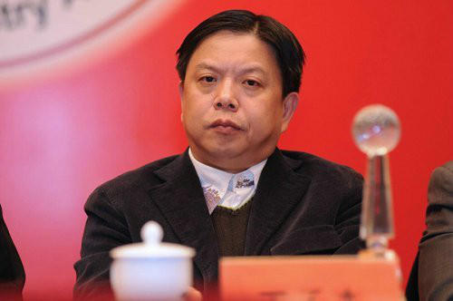 王子杰,百余位女团训练生背后的男人