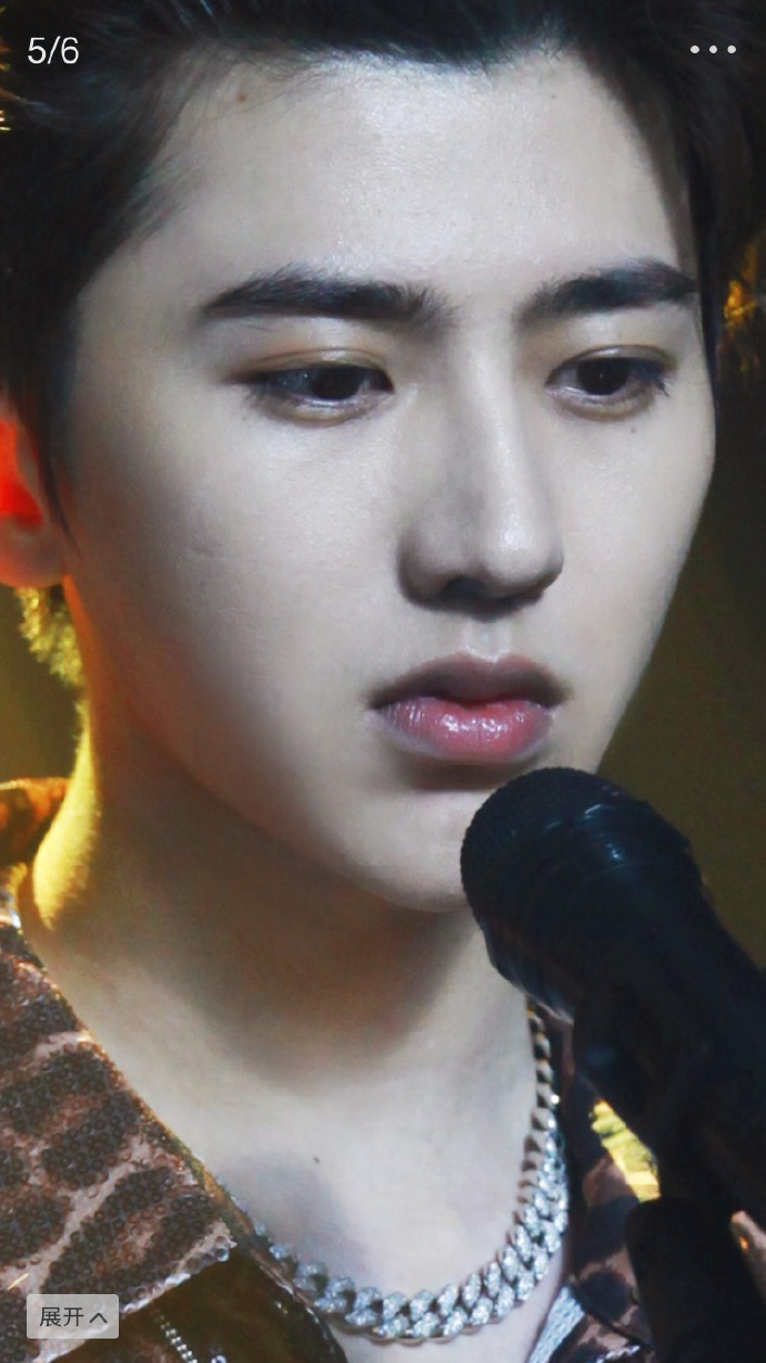 蔡徐坤高清帅照放大 皮肤质感绝佳睫毛逆天!