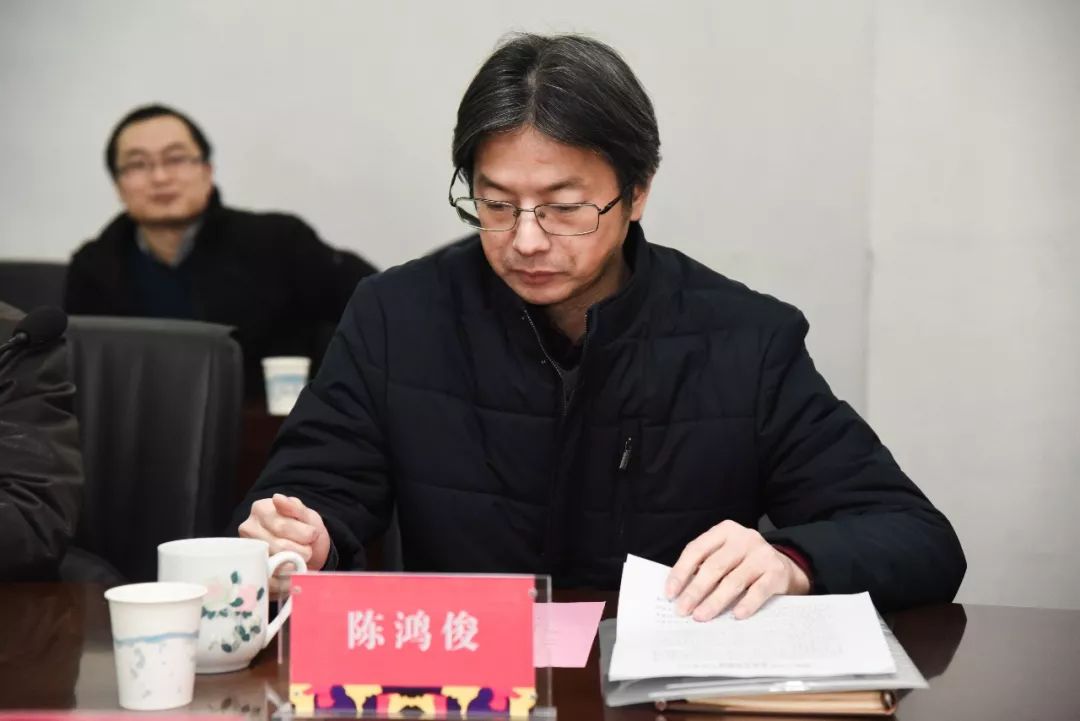 校长陈鸿俊参加研讨会