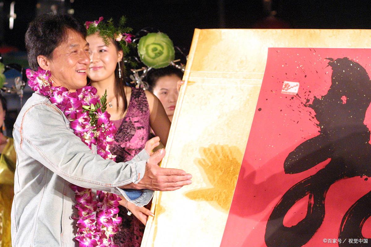 狄龙是先甜后苦,成龙是先苦后甜,两条龙的人生际遇充满了戏剧性