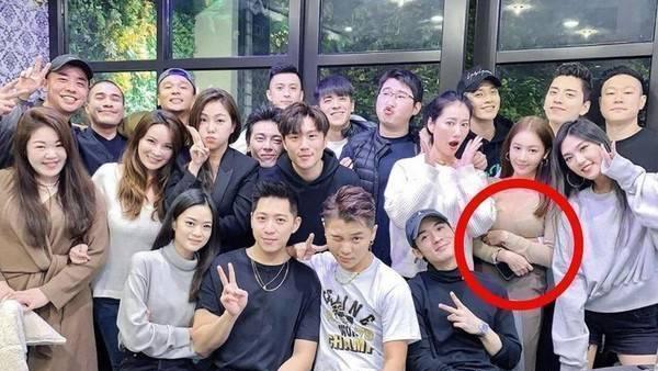 王大陆朴银惠大方秀恩爱?当街牵手散步,将女方搂怀中男友力爆棚