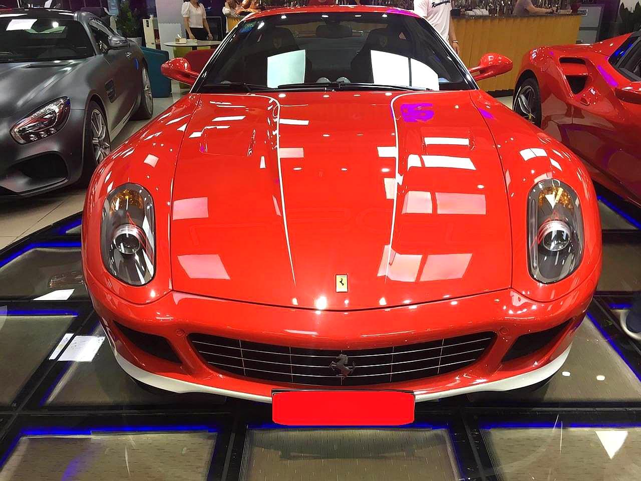 近500万的法拉利,12缸双门跑车,在东莞拍卖,价格出人意料