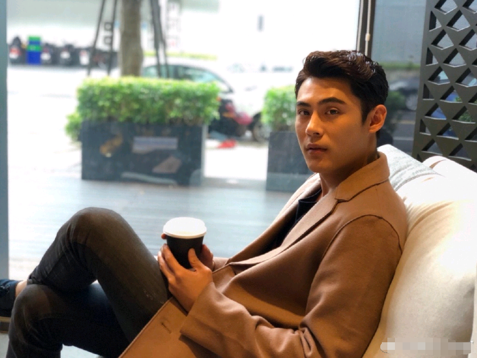 32岁陈奕近照,小时候拍上百支广告,曾因抢兄弟女友差点断送星途