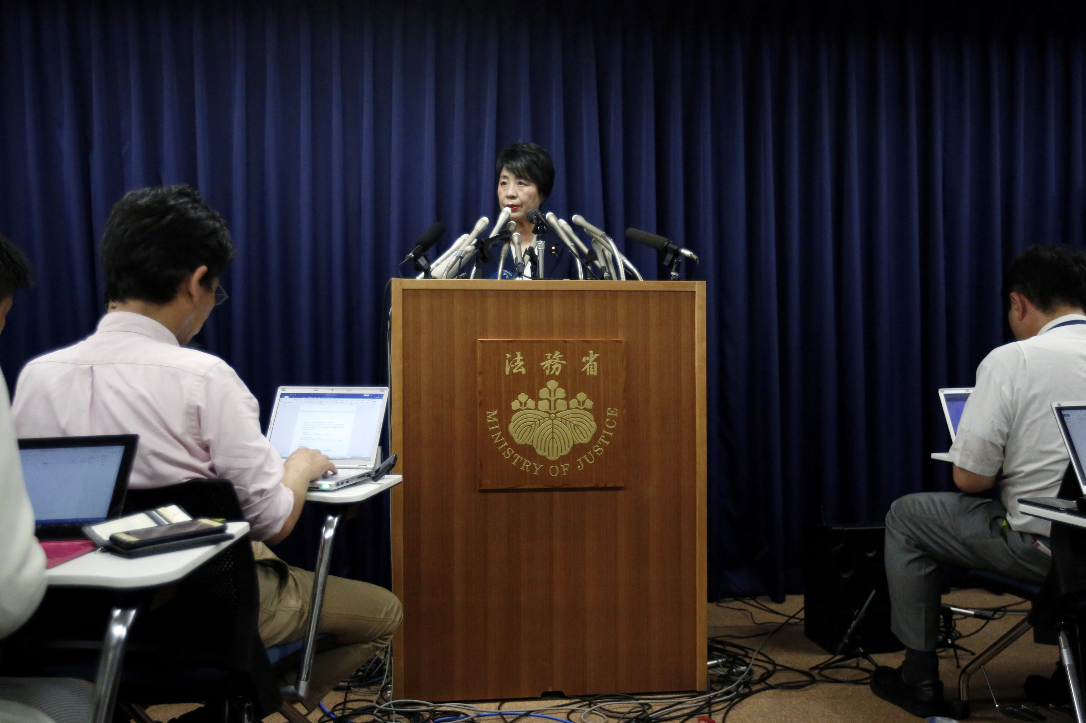 日本奥姆真理教原教主麻原彰晃等7人被执行死刑(2)