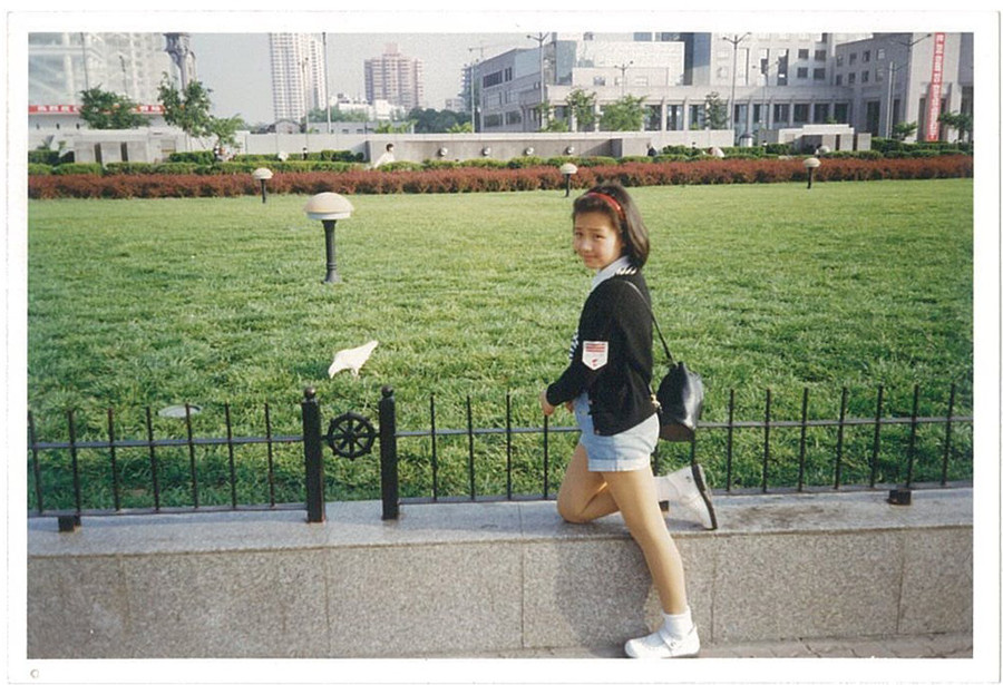 马思纯童年照首曝光 双马尾大长腿少女感十足