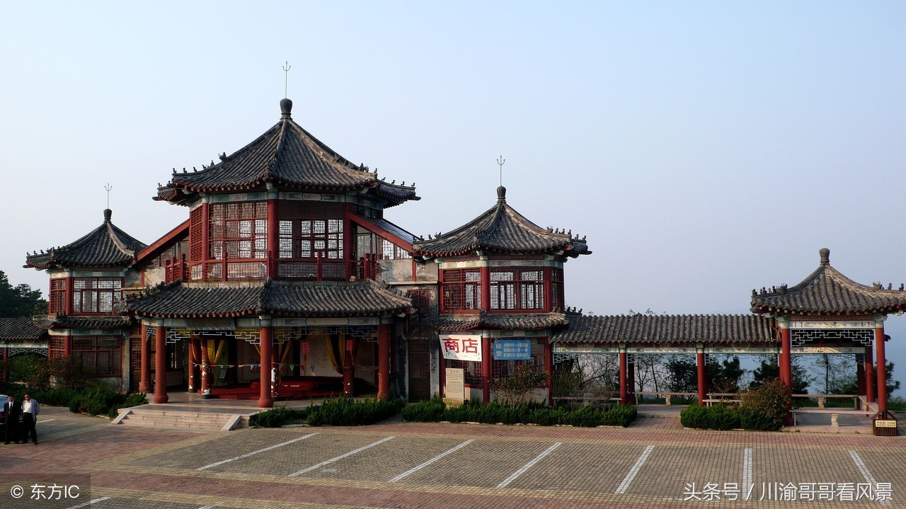 琅琊台位于山东省青岛市黄岛区琅琊镇,东临龙湾,西靠琅琊镇,北依车轮