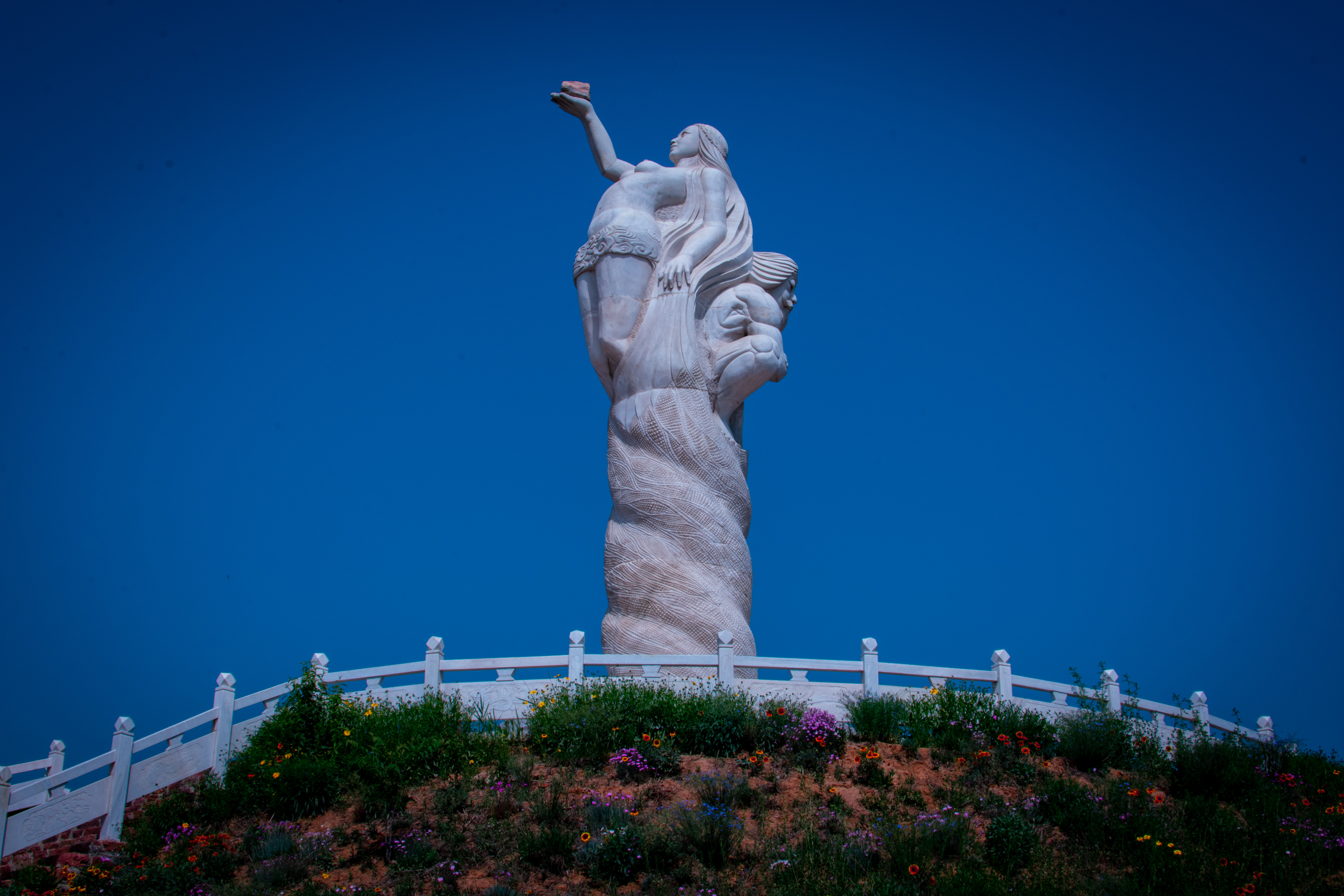 龙的传人从哪儿来?这个红彤彤峡谷有个美妙答案