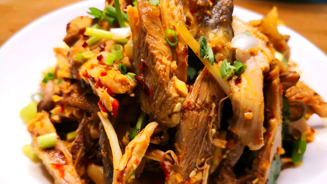 这才是四川农家凉拌鸡最好吃的做法,不油不腻,味道麻辣很四川