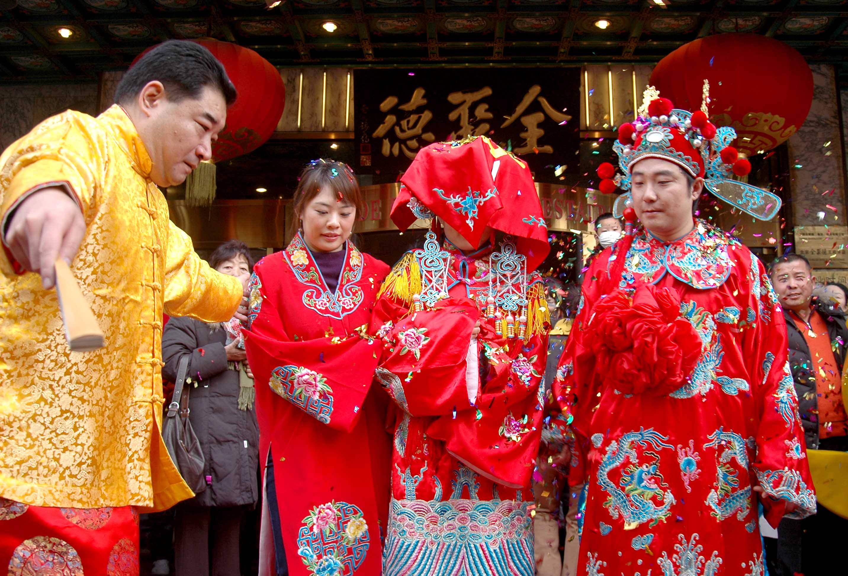 从古流传至今的迎亲习俗,接亲好比过五关斩六将,你过了几关?