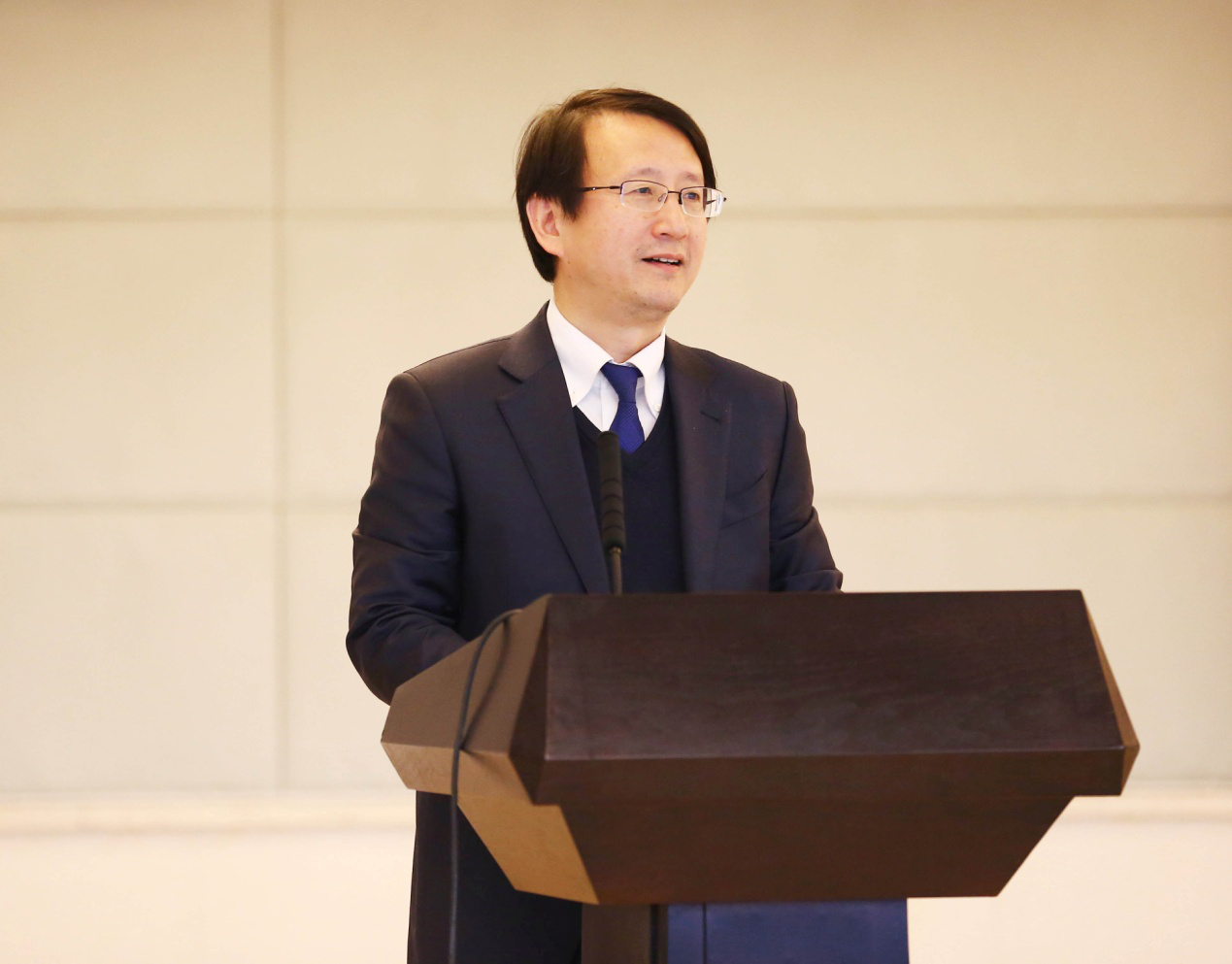 盘石田宁出席人工智能论坛并发表演讲