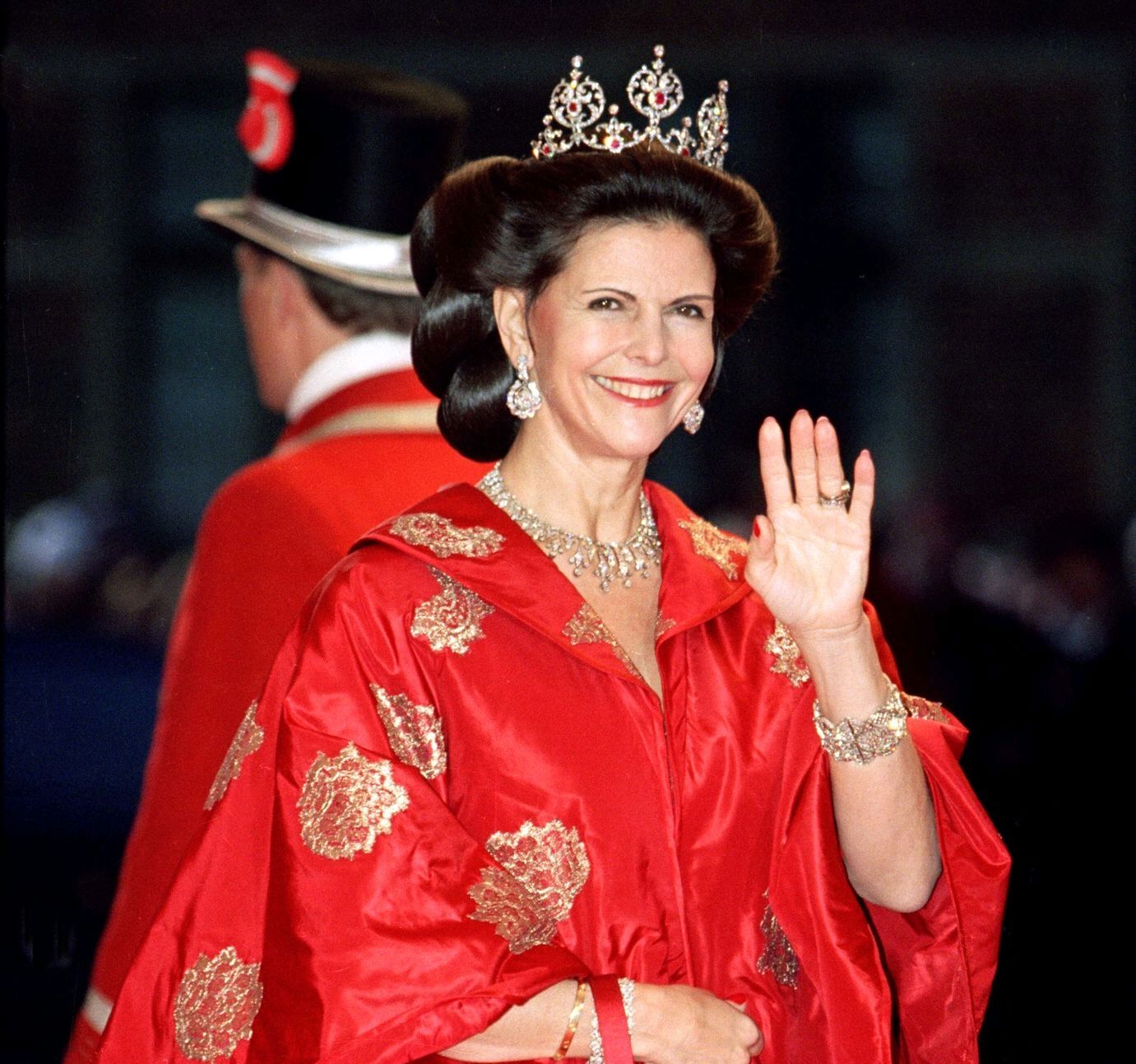 瑞典王室王冠逐个看,本以为会远逊于英国王室,想不到还不赖