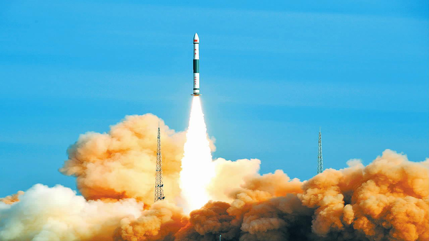 中国战略火箭一飞冲天,探测7万里高空环境